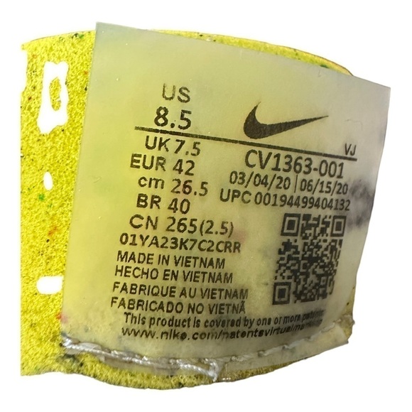 Nike Black and White Athletic Shoes - Picture 10 of 11